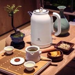 Breville Store 31 Smith & Nobel 1.7 Litre Kettle White And Rose Gold SNRGK25W